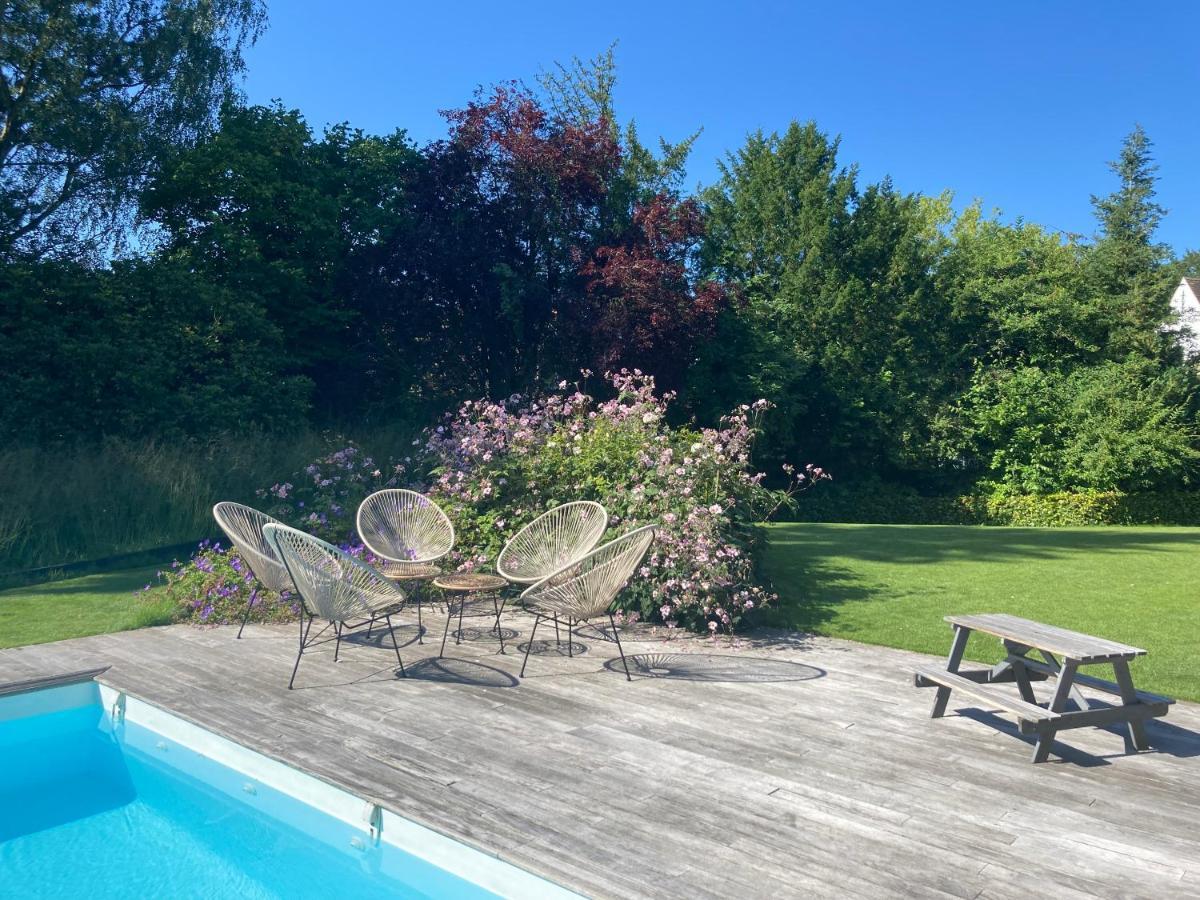 Les Glycines Bed and Breakfast Croix Exteriör bild